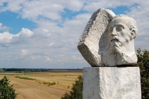 pomnik henryka sienkiewicza